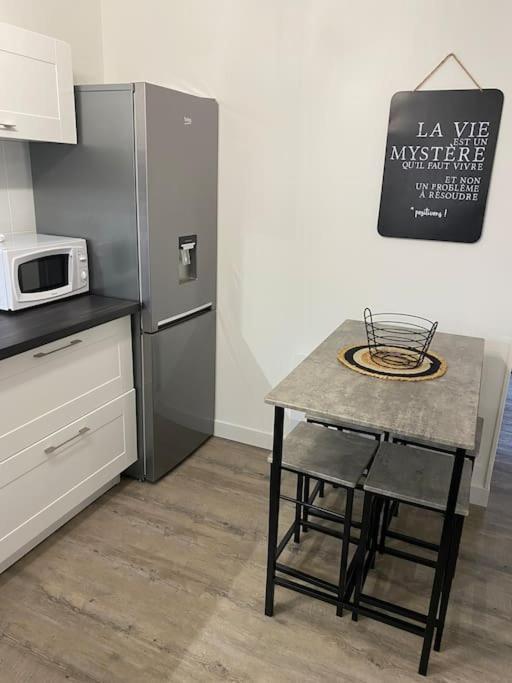 Super Appartement T3 Proche Gare Sens Exterior foto