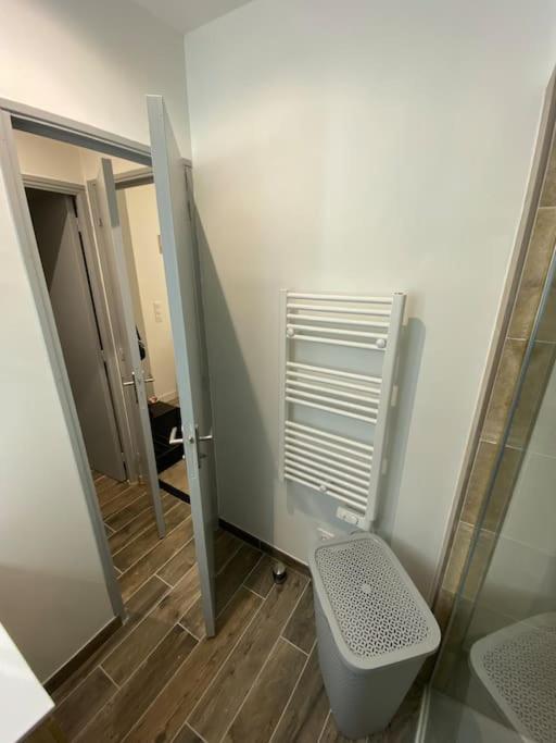 Super Appartement T3 Proche Gare Sens Exterior foto