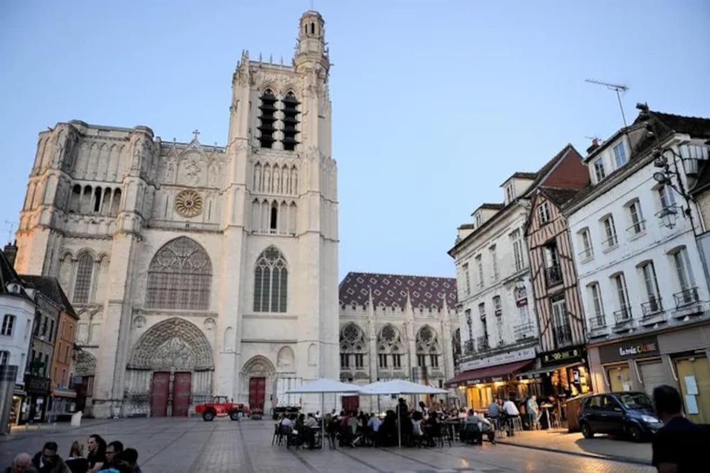 Super Appartement T3 Proche Gare Sens Exterior foto